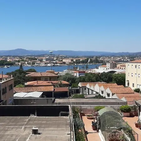 Fronte Porto Turistico Apartment *