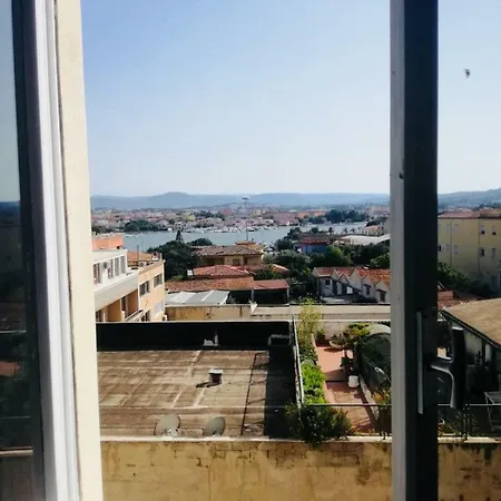 Fronte Porto Turistico Apartment *